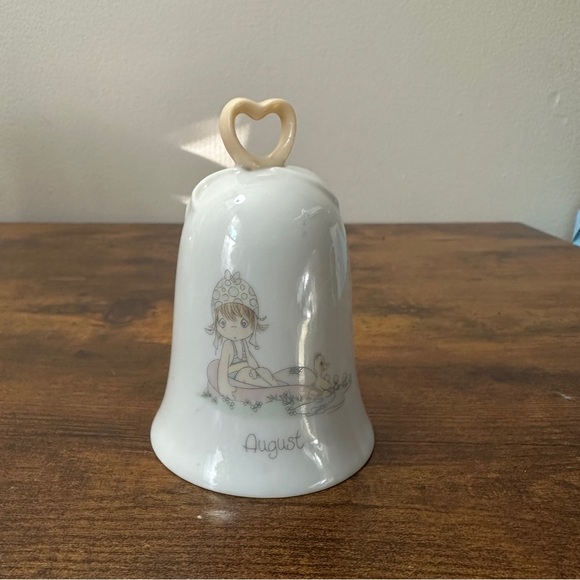 Precious Moments August Ceramic Bell with Heart Handle - Picture 1 of 2